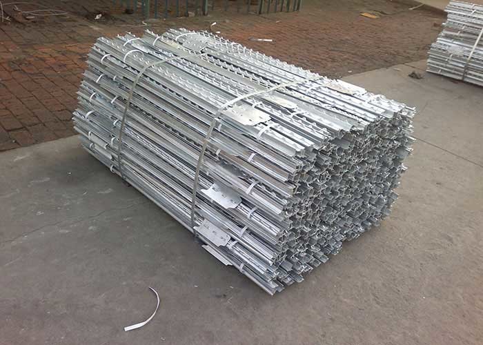 Hot Dip Galvanized Q235 6 Ft Steel T Posts 1.33lbs/Ft