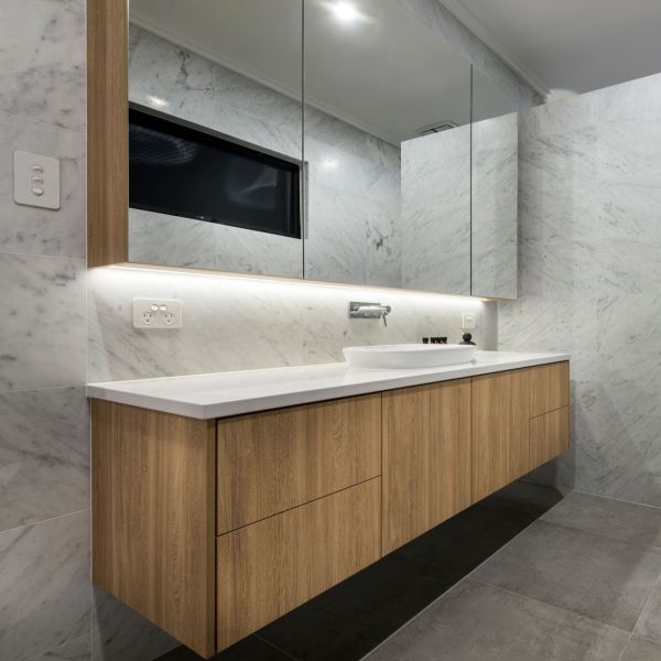 Customized Modern Timber Veneer Bathroom Vanity Units Handless Light Wood Texture