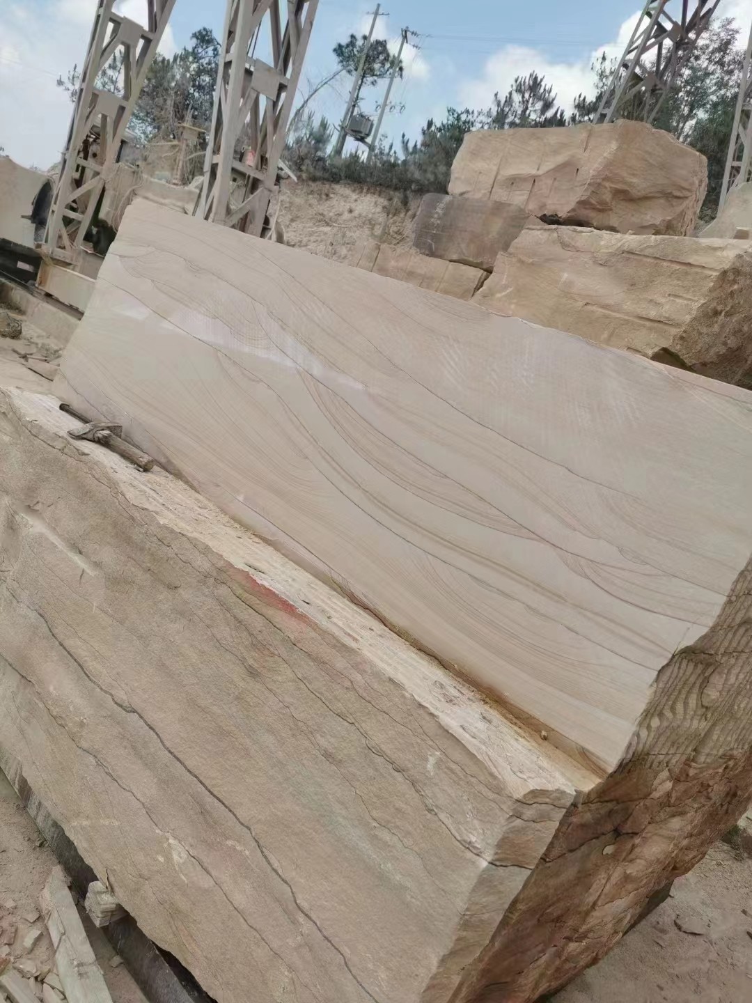 Resilient Split Face Sandstone Cladding Tiles For Landscape Projects