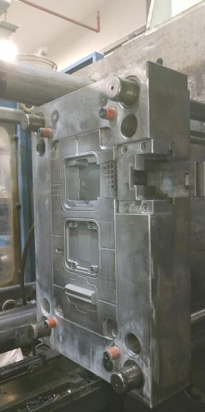 Quality Pinpoint Gate 2K Injection Mould Prototype Complex 3D Injection Mold for sale