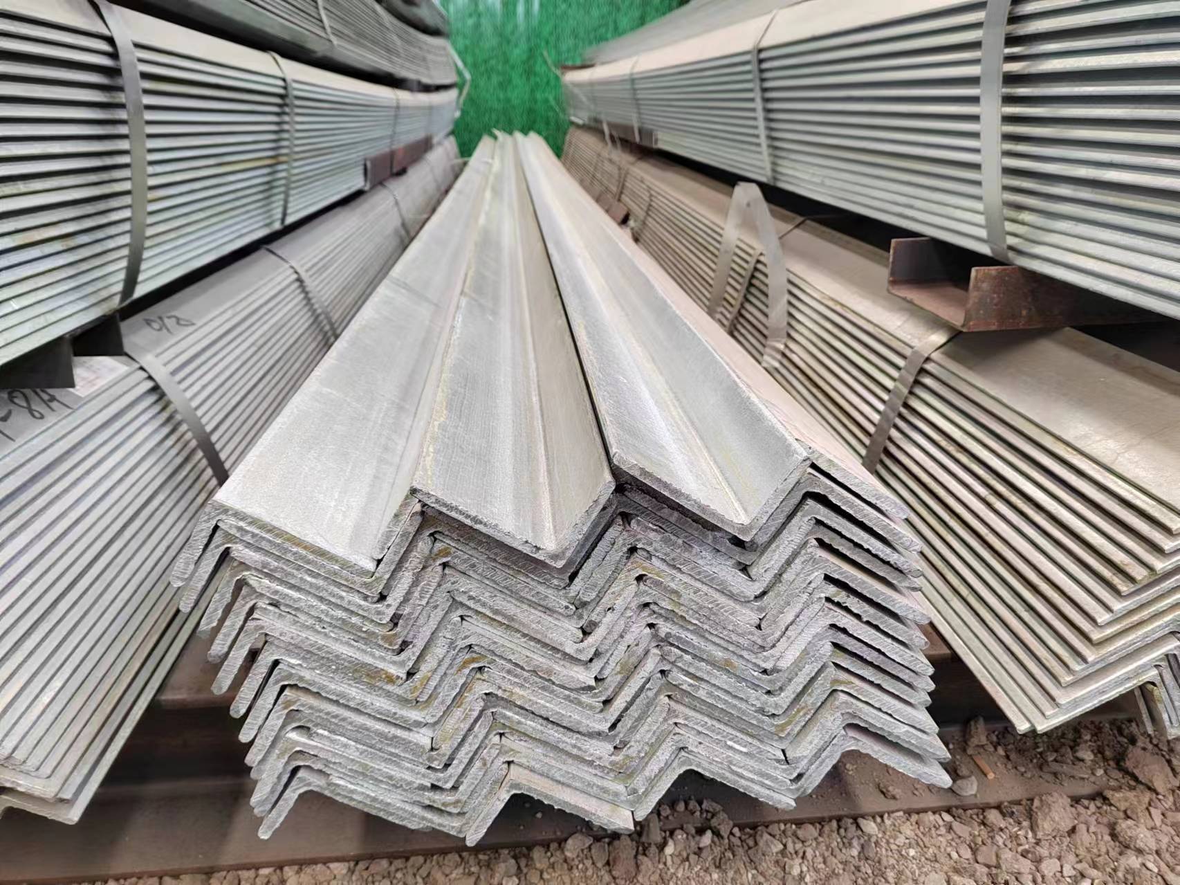 Invoicing by actual weight Hot dip galvanized unequal Angle steel Tolerance ±1%