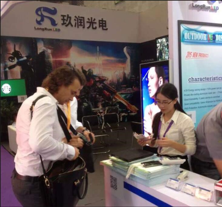Lightweight P5.93 Common Cathode LED Display With Die Casting Aluminium Cabinet