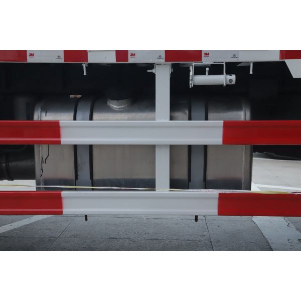 Airbag Shock-Absorbing Seat AMT Automated Manual 270HP 4*2 6.8m Sinotruk Sitrak Fence Truck