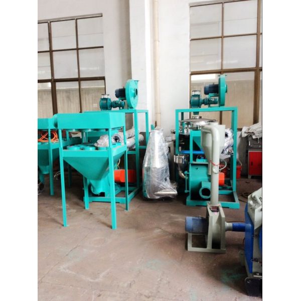 Steel Blade PVC Pulverizer Machine Vibration Principle Compact Size Energy Saving