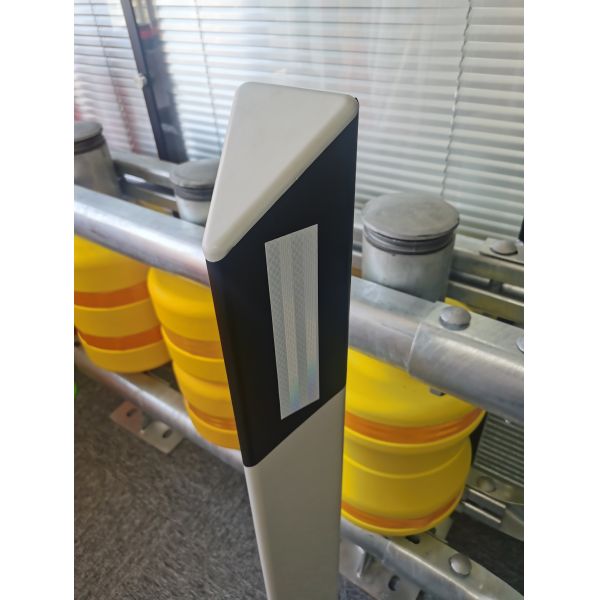 Reflective Guardrail Reflector 1250 X 125 X 100MM Triangle Traffic Post Delineators