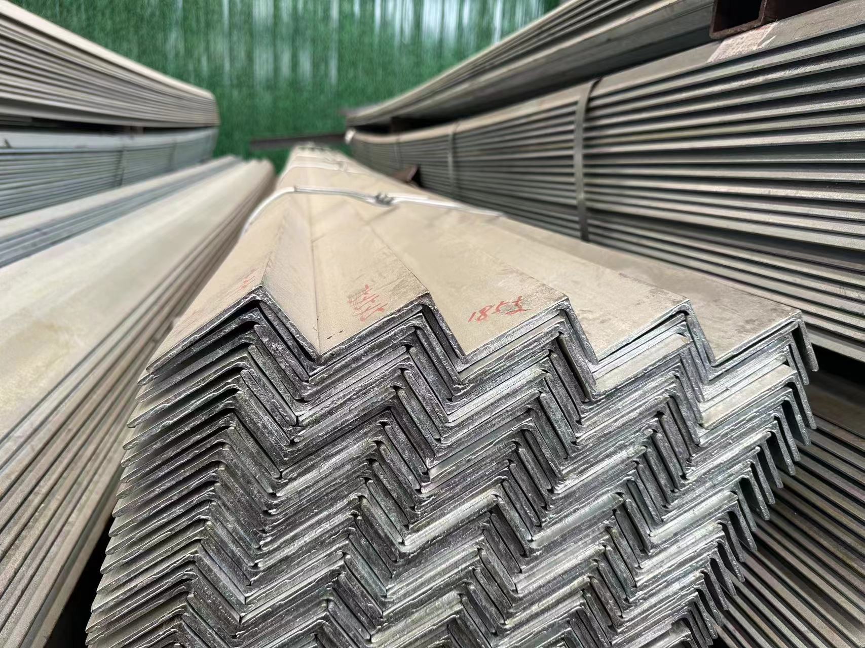 Invoicing by actual weight Hot dip galvanized unequal Angle steel Tolerance ±1%