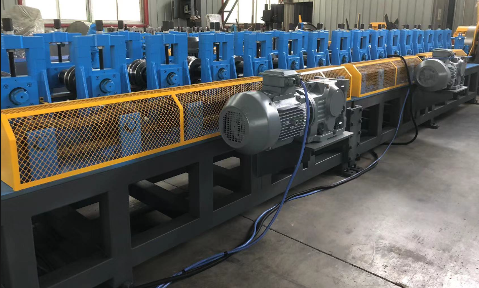 Z beam main rolling forming machine