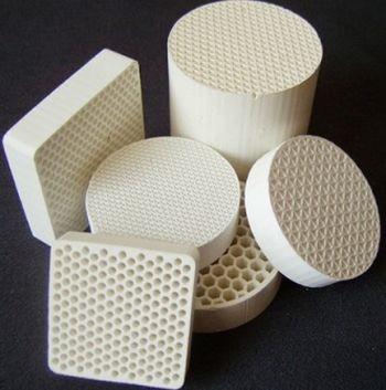 Quality White Honeycomb Ceramic Catalysts Carriers 51% SiO2 For Gasoline Purification for sale