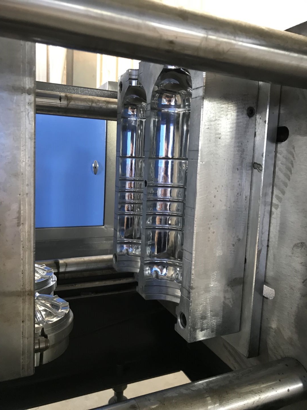 2000 ml Bottle Volume LGB-6L Plastic Bottle Water Making Machines for Easy Production