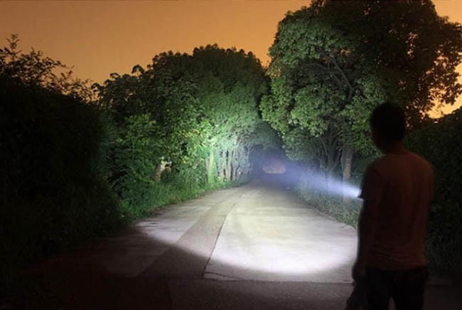 IP67 Waterproof Tactical Led Torch 200 M Irradiation Distance 45*145 Mm