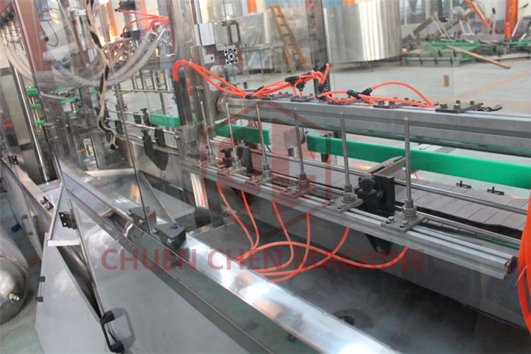 Twist Off Cap Sauce Filling Machine , Linear Type Sauce Bottling Machine