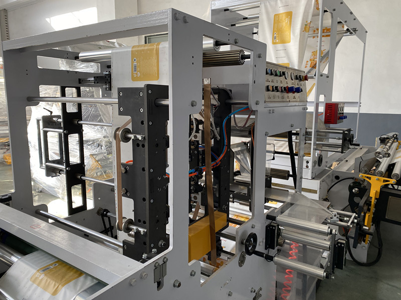 13kw 4000kg Handle Bag Making Machine LDPE HDPE Red White
