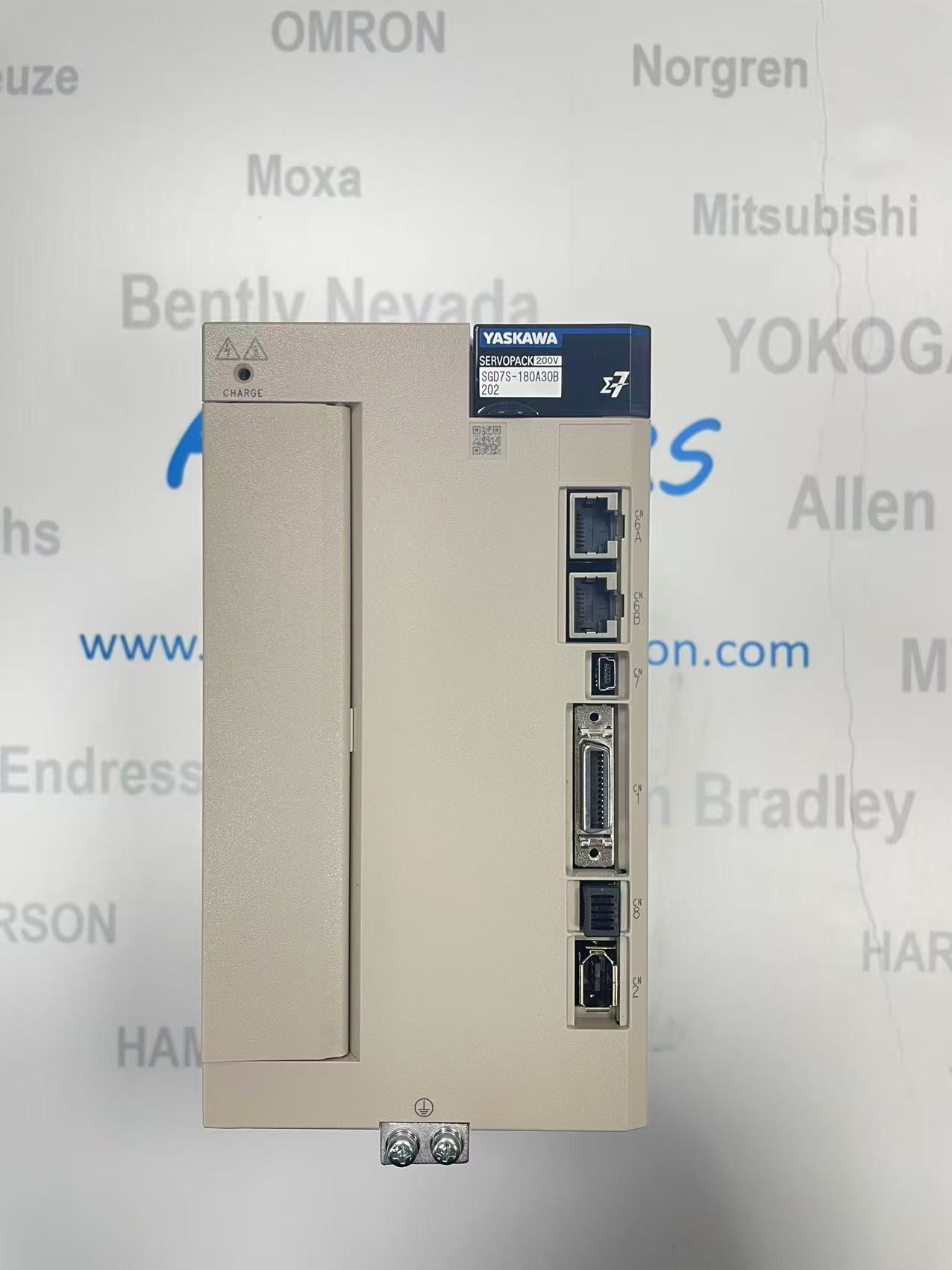 M12 Construction Type Yaskawa SGD7S-180A30B202 Analog Control with Advanced Features and ≤ 0.7 W Power Dissipation