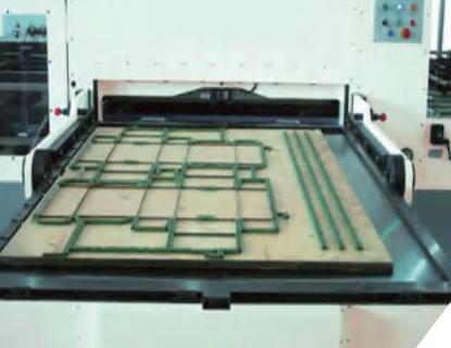 1650x1200mm Automatic Stripping Die Cutter Machine For Corrugated Paper
