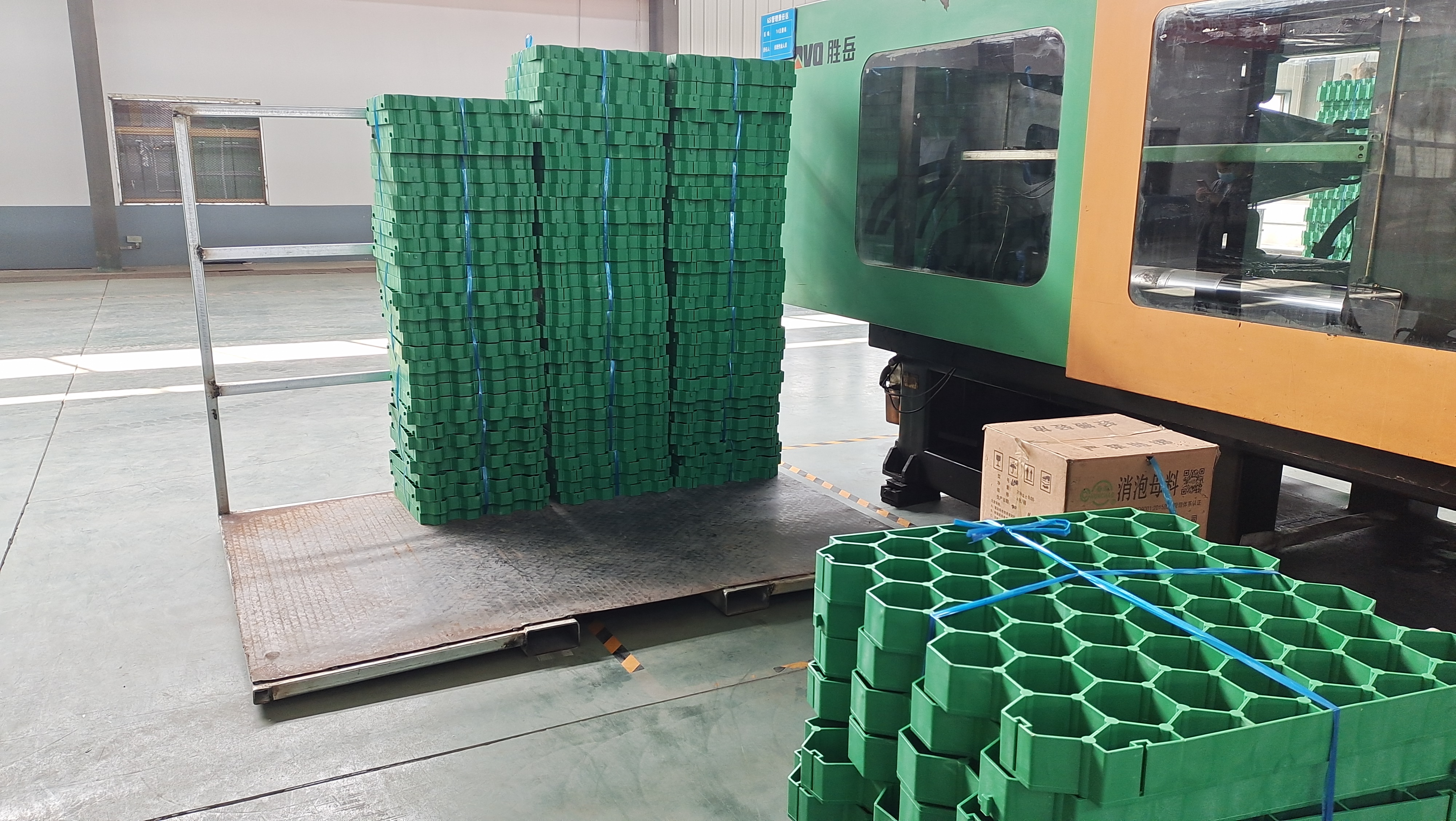 HDPE Plastic Planting Grass Paver Grid for Parking Lot and Driveway at 500mm Length