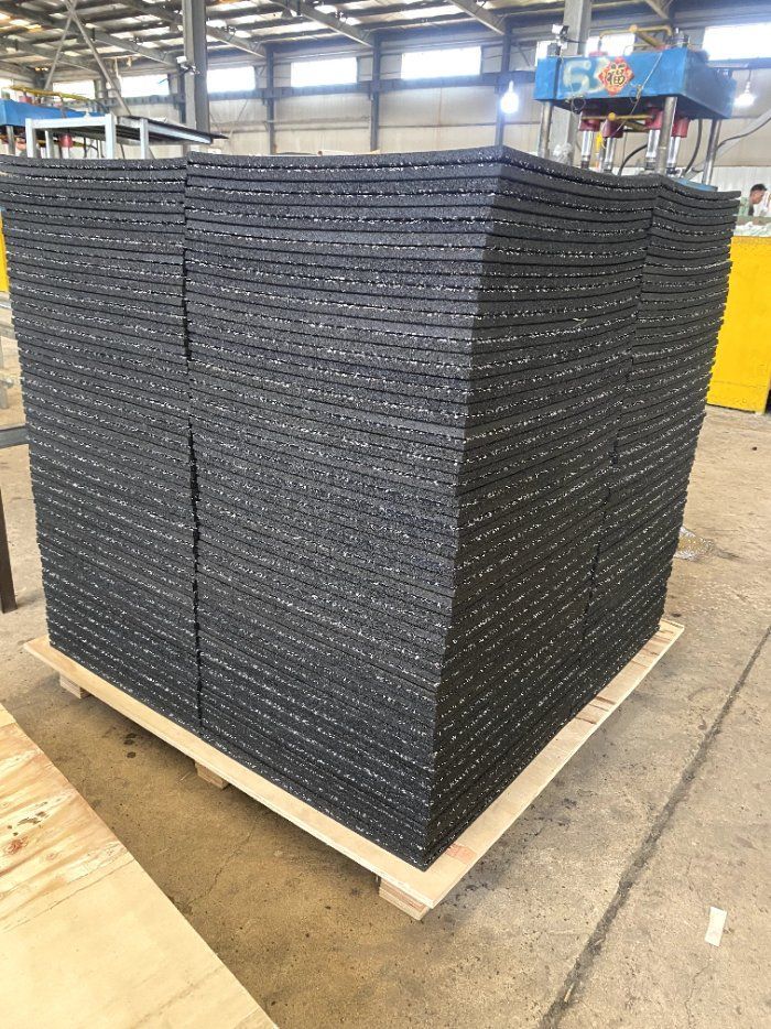 Wholesale 100% New and Recycled Rubber Flooring Tiles at Factory Cheap Prices