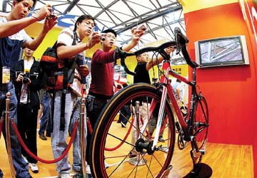 21 Speed Fat Tire Electric Mountain Bike , K8 Mountain Beach Electric Bicycle