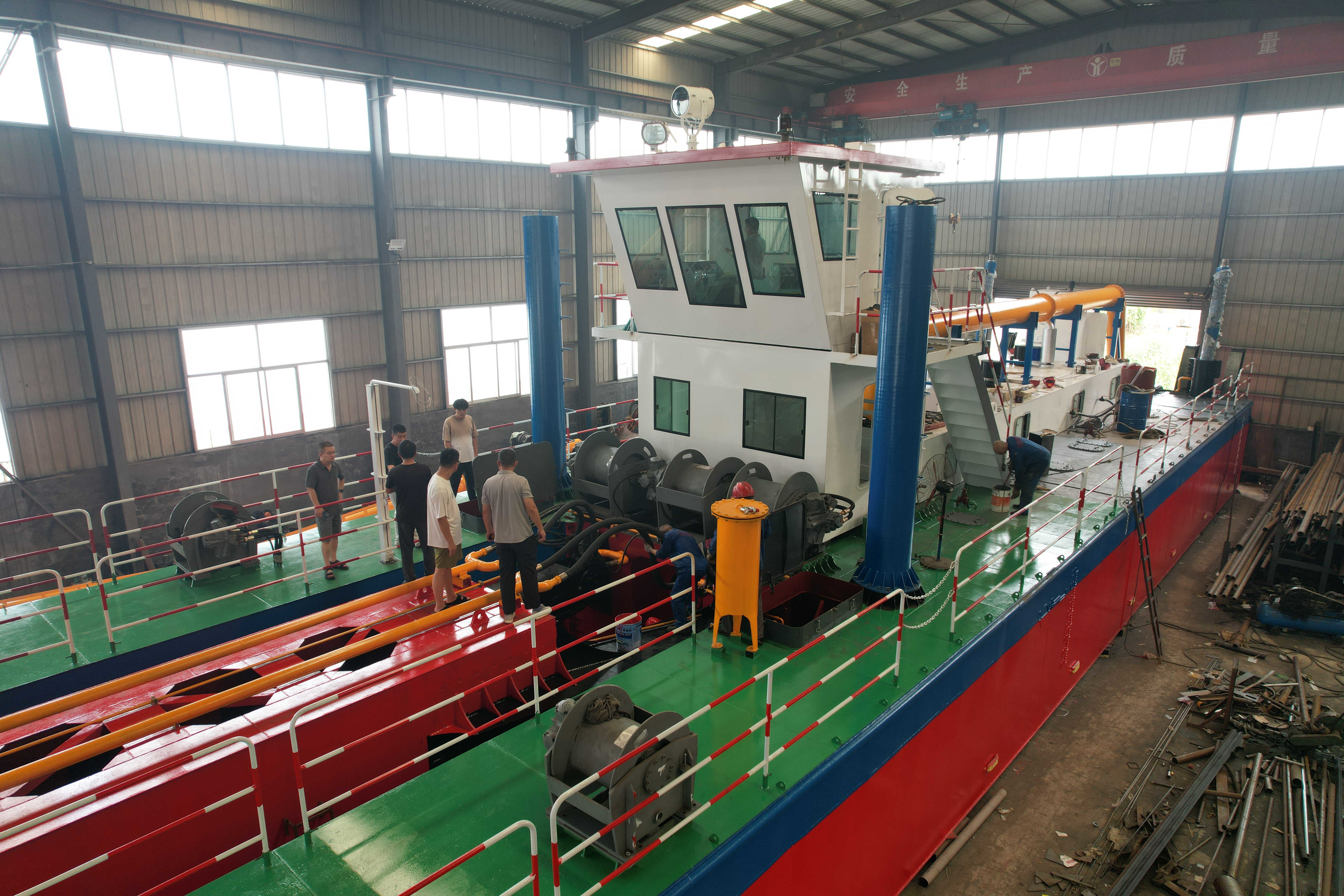 Cutter Suction Dredge Mining Spud Length Of 14.5m And 201 Kw Auxiliary Engine