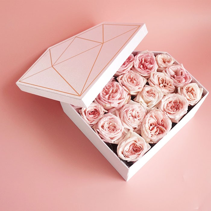 Recyclable Paper Everlasting Rose Gift Box Packaging Pentagon Gold Black