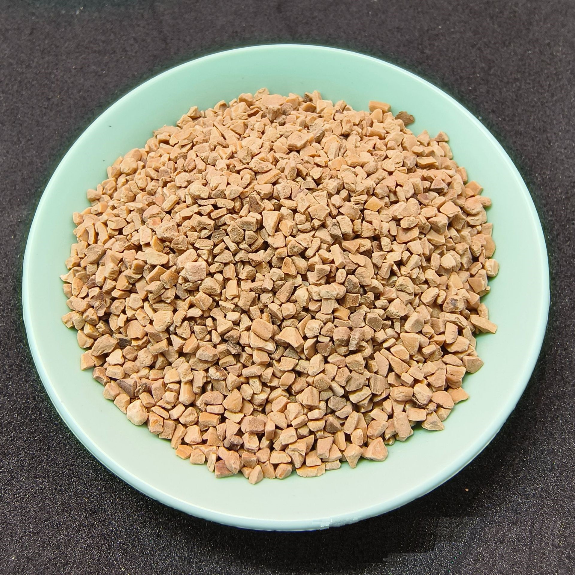Polishing filter sewage treatment cosmetics polishing sanding sandblasting rust removal of walnut shell particle
