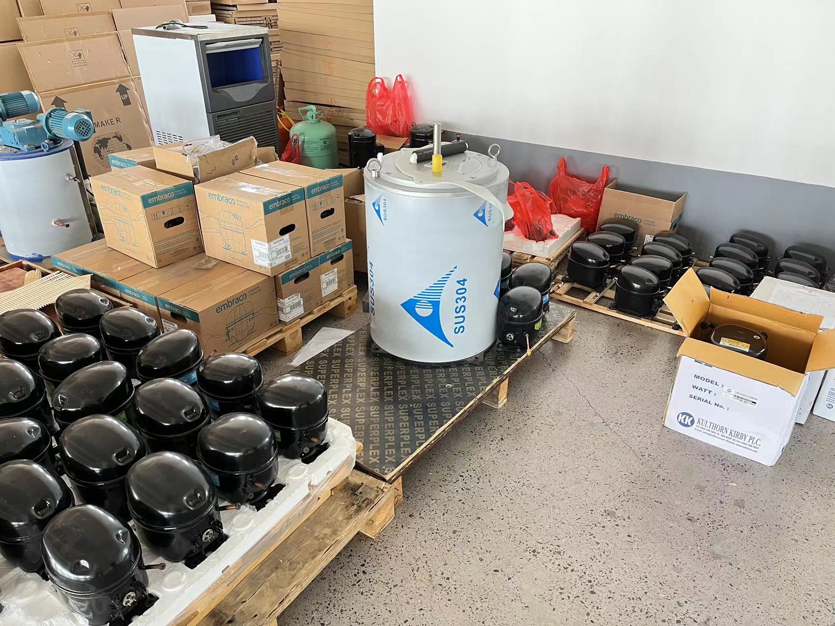 200kg Ice Storage Low Noise Commercial Air-Cooling Cube Ice Machine with 0.96KW Power