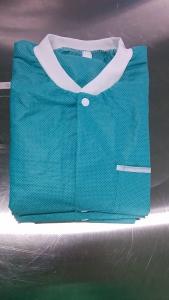 China Green Disposable Lab Suits Long Sleeves with button wholesale