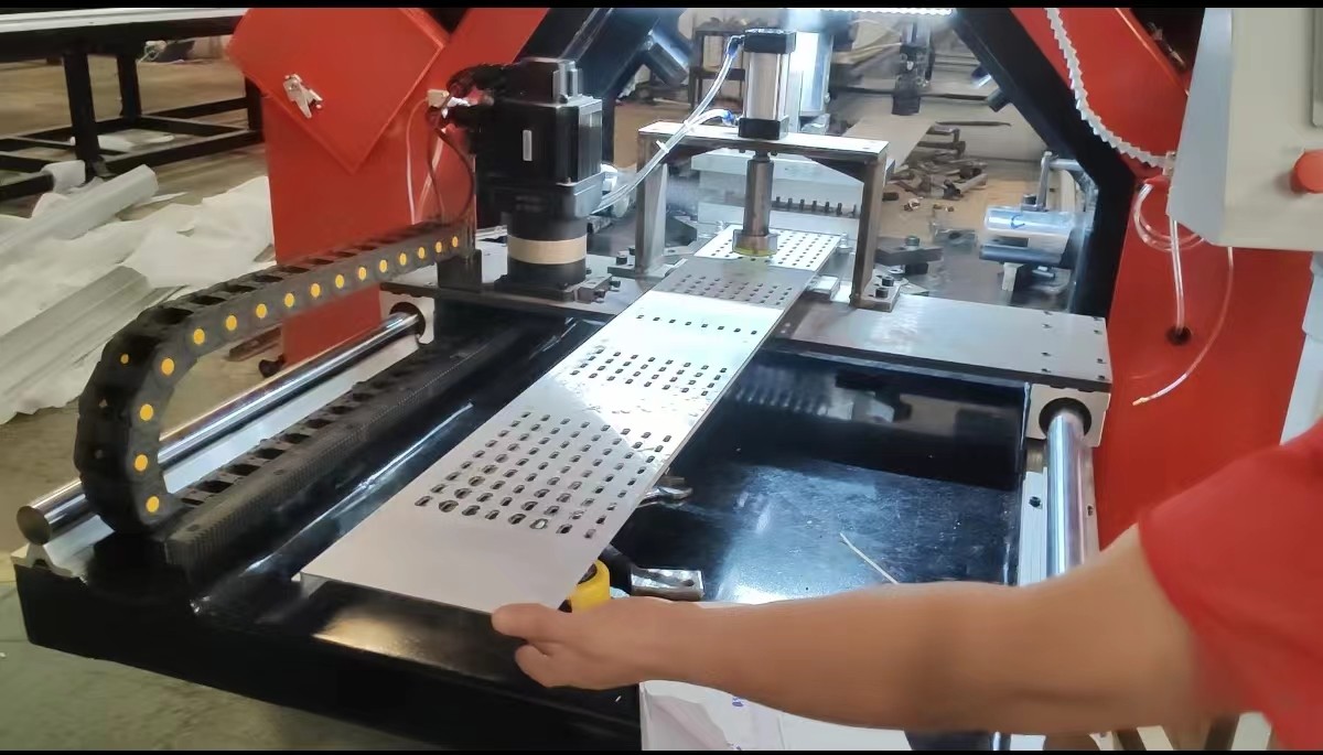 50mm Sheet Steel CNC Punching Machine With 10-15 Holes / Min Speed