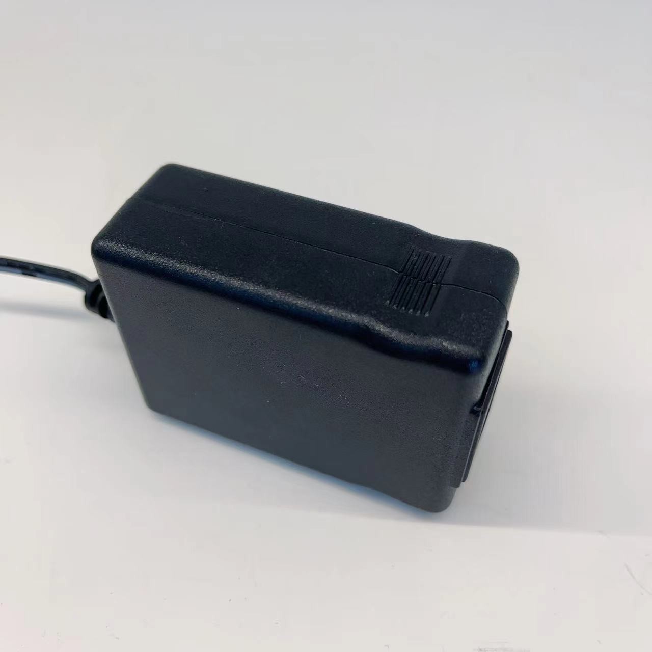 9V 1.6A Laptop AC Adapter Desktop Power Source Power Adapter 10mS