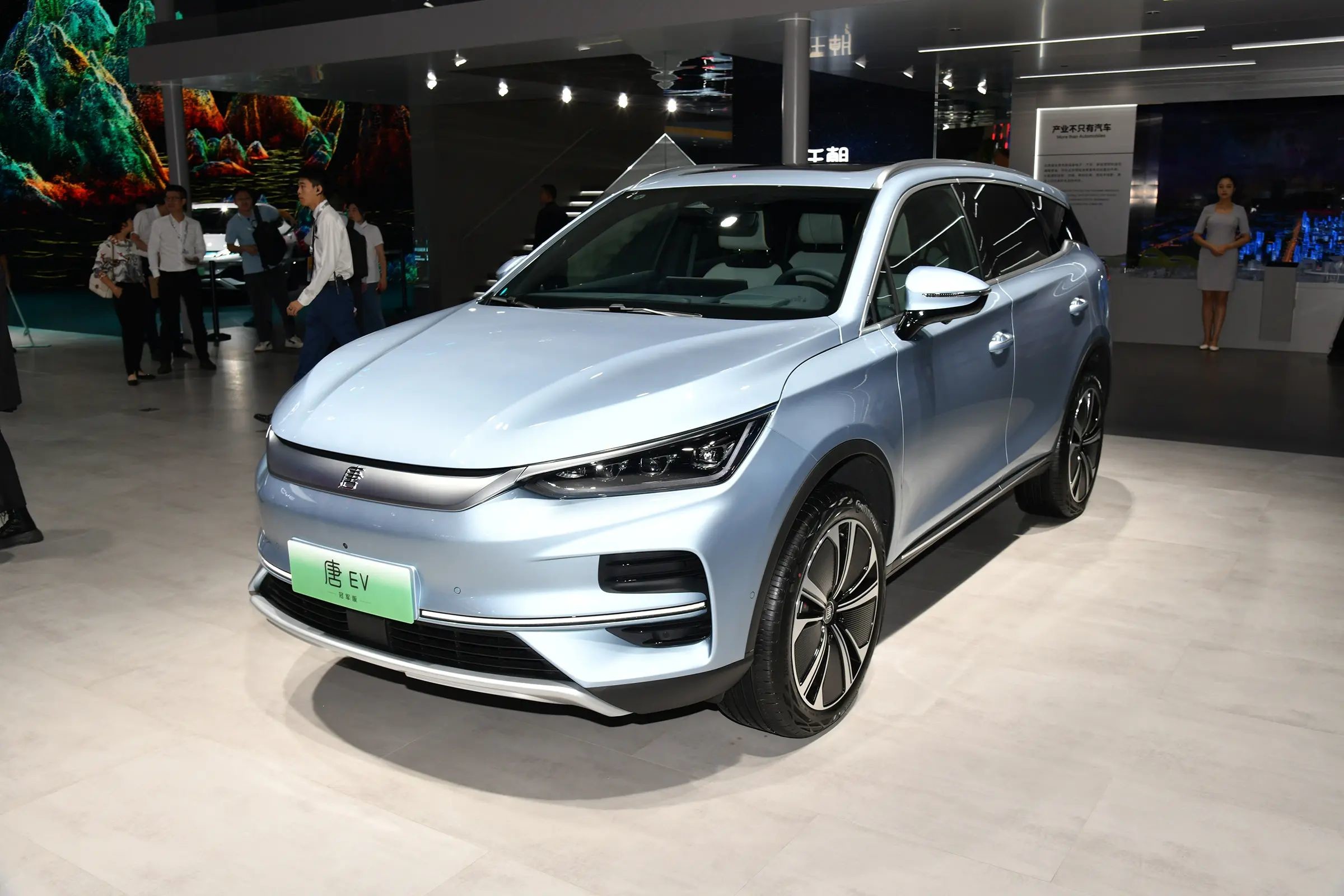 BYD Tang Electric Car Combining Modern Elegance with Cutting-Edge Technology