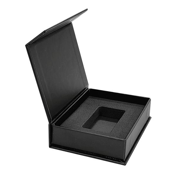 Magnetic closure box for perfume bottles