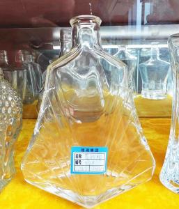 China Empty Transparent 500ml 700ml 750ml XO Brandy Glass Bottles Acceptable Customer's Logo wholesale
