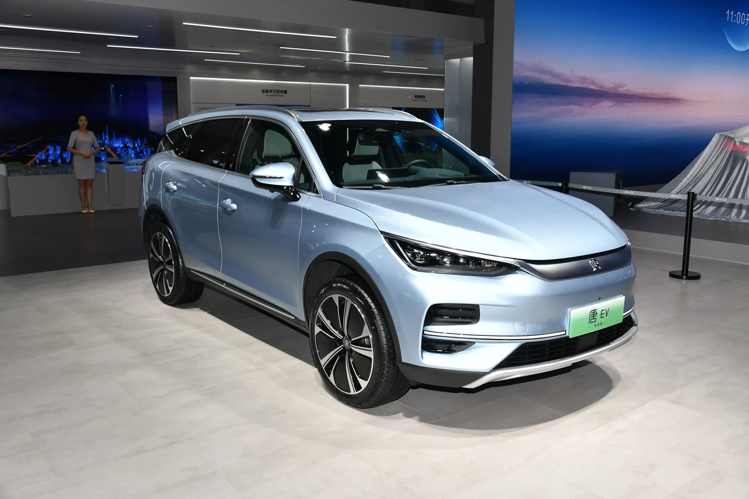 BYD Tang Electric Car Combining Modern Elegance with Cutting-Edge Technology