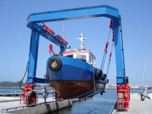 Quality Marine Traveling Lift Mobile Gantry Crane Boat Hoist 50ton for sale