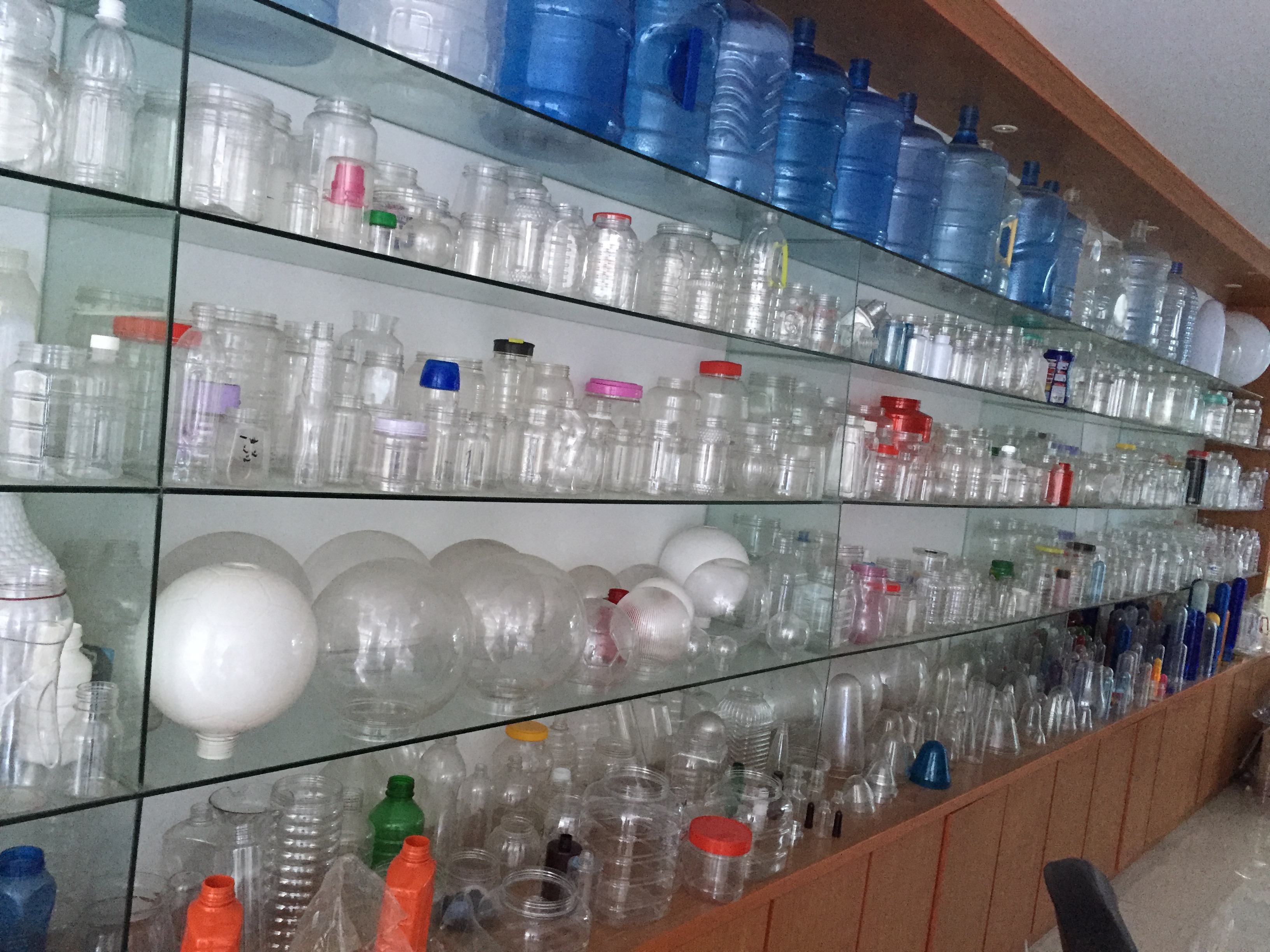 2000 ml Bottle Volume LGB-6L Plastic Bottle Water Making Machines for Easy Production