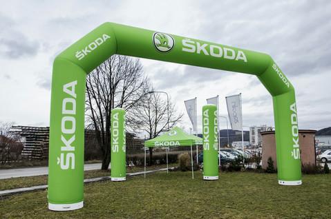 Quality 3-15m Customized Inflatable Arch The Perfect Gateway for Marathon Competitions Night Runs and Fluorescent Events for sale