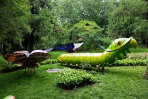 Customized Simulation Insects Green Worm With Anti Rust Steel Structure