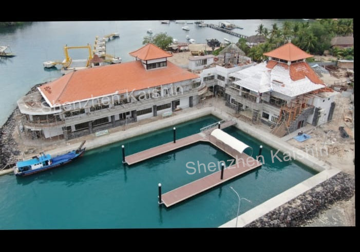 Silver Aluminum Floating Dock Pontoon With Mooring Cleats And WPC Decking Durability For LLDPE Floaters