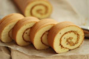 China Swiss Roll Production Line 40 kw , Chiffon Cake Maker Machine With Make Up Line wholesale