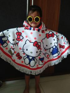 China Factory Small MOQ custom print lovely cartoon kids towel poncho beach towel poncho wholesale