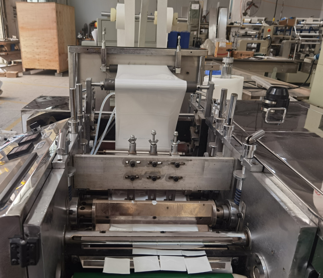 Large Adjustable Sanitary Napkin Packaging Machine Cotton Sheet
