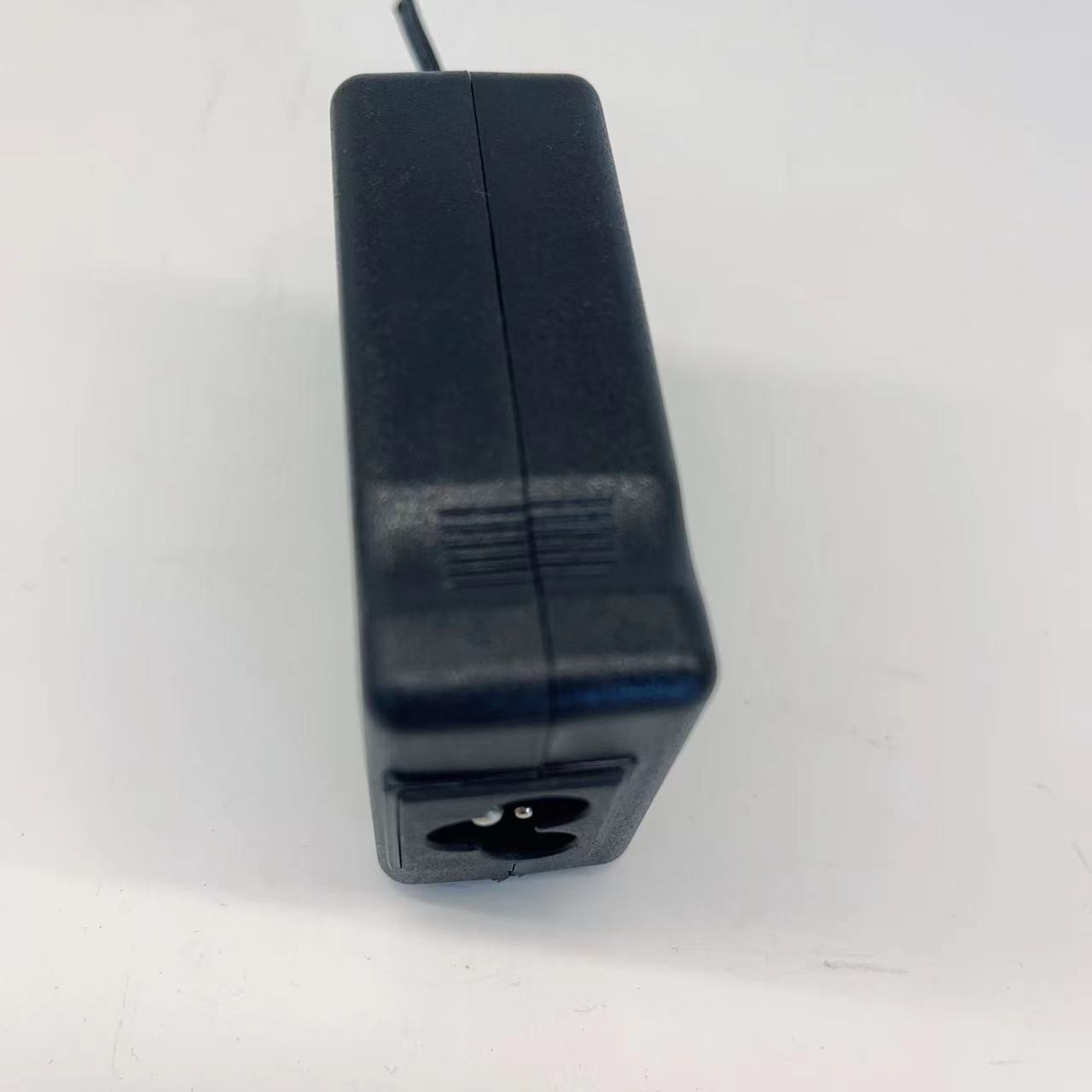 9V 1.6A Laptop AC Adapter Desktop Power Source Power Adapter 10mS