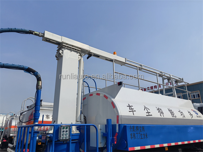 Small Mini Dongfeng Left Hand Drive 5000L Cannon Spray Water Truck