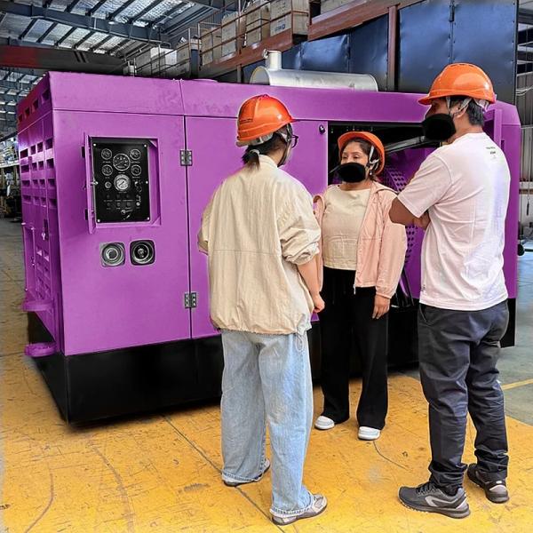China Small Air Compressor Machine High Efficiency Portable Screw Air Compressor Manufacture