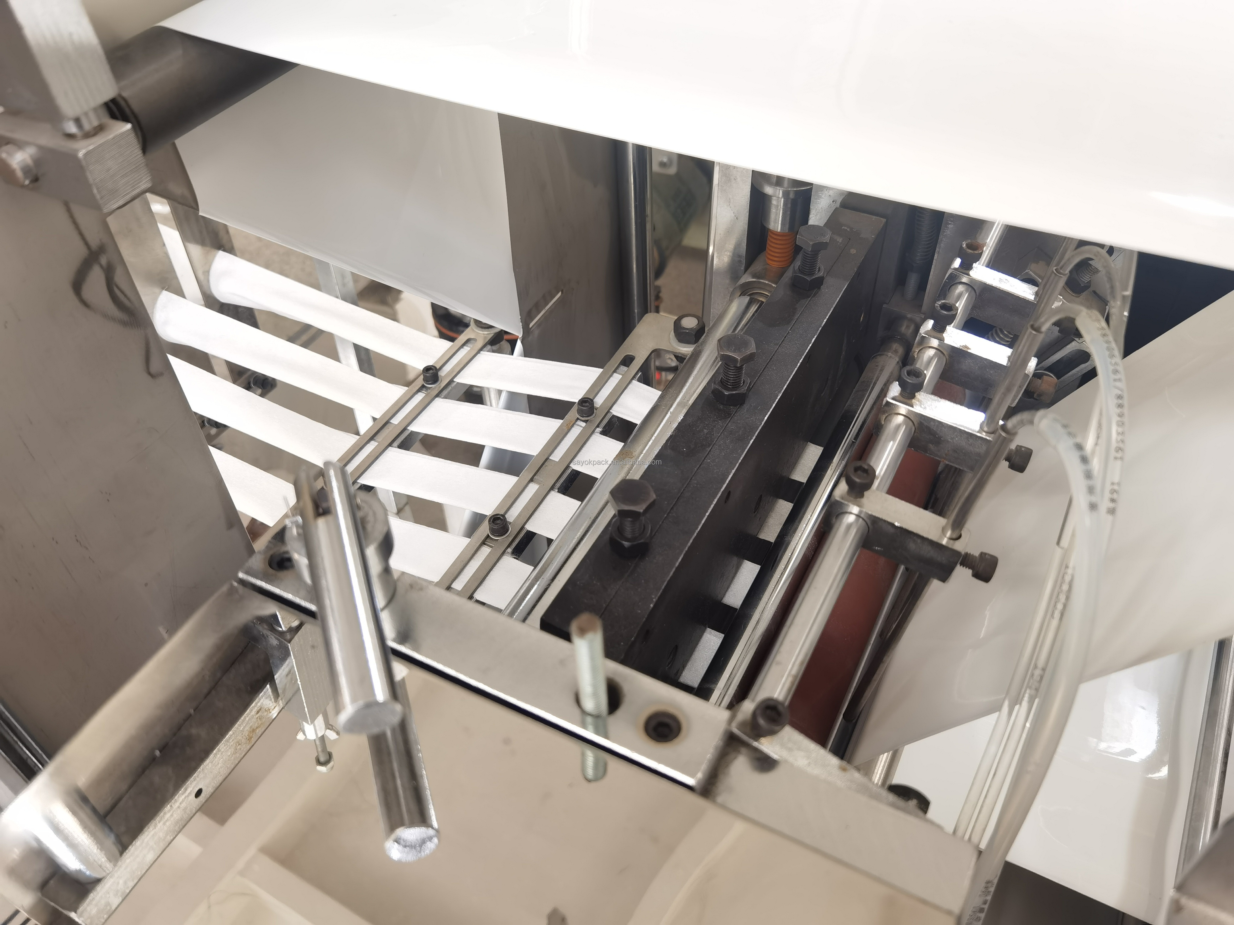 Large Adjustable Sanitary Napkin Packaging Machine Cotton Sheet