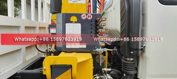 140HP to 168HP 4x2 JAC Truck Mounted Crane 5Tons Lifting Capacity