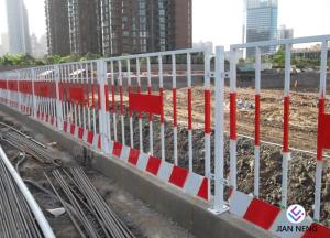 China 1.2*2m Foundation Trench Edge Protection Guardrail Spray Paint Easy To Install wholesale