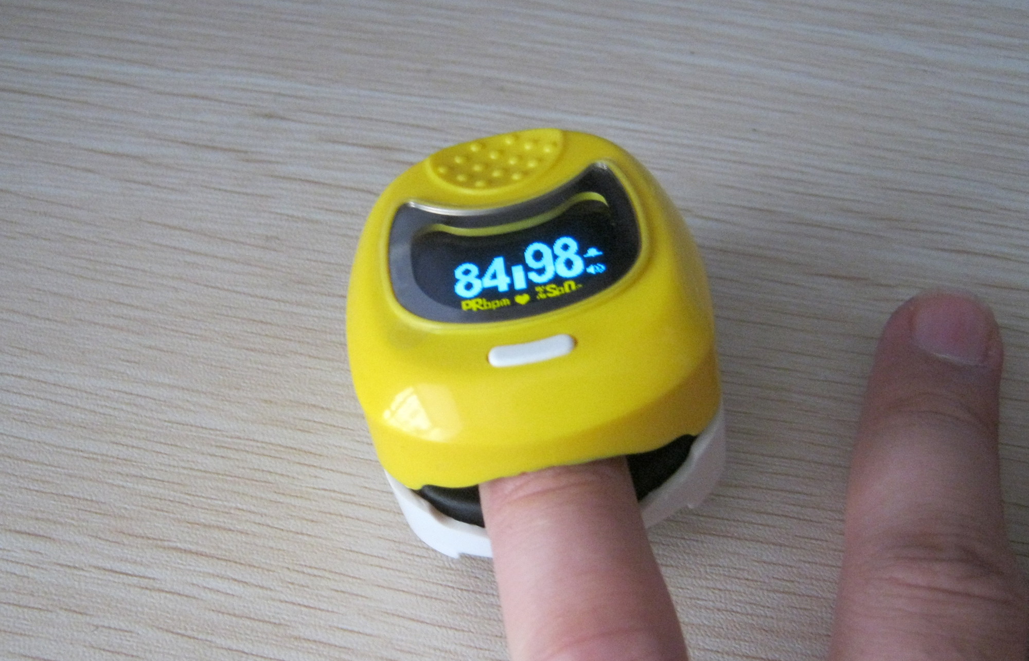Mini Infant Fingertip Pulse Oximeter Readings Integrated With SpO2 Probe