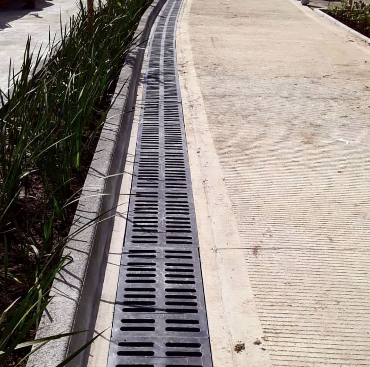 Elite Export of En124 C250 Composite Manhole Covers for Sewage Project