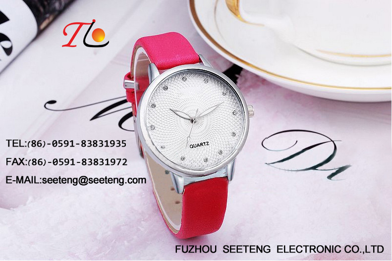 PU leather strap with alloy case sports watch suitable for climing and skiing