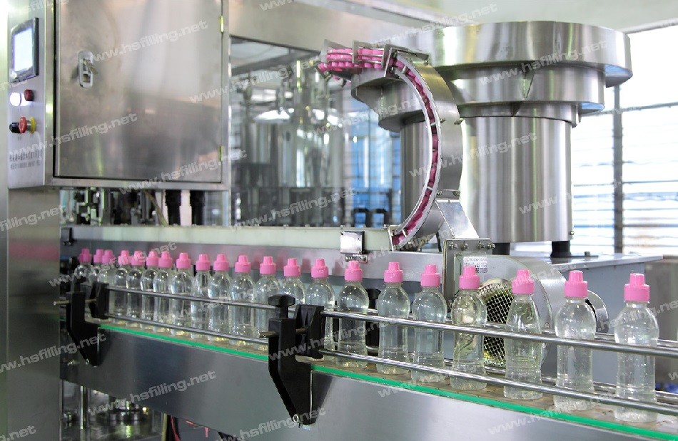 2000BPH 1.5L Automatic Capping Machine With Cap Sorting stainless steel bottle capping machine